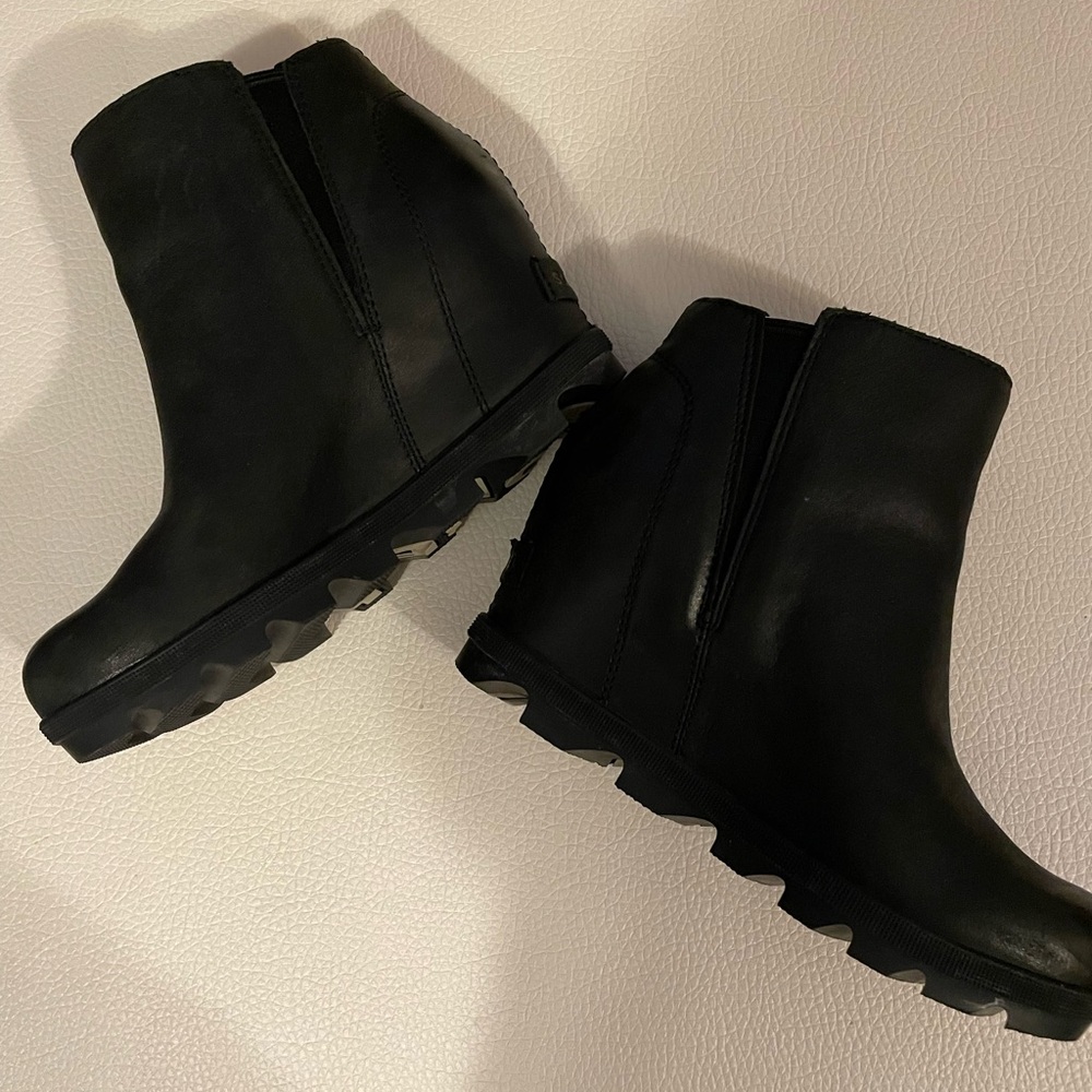 Sorel Joan of Arctic zip wedge